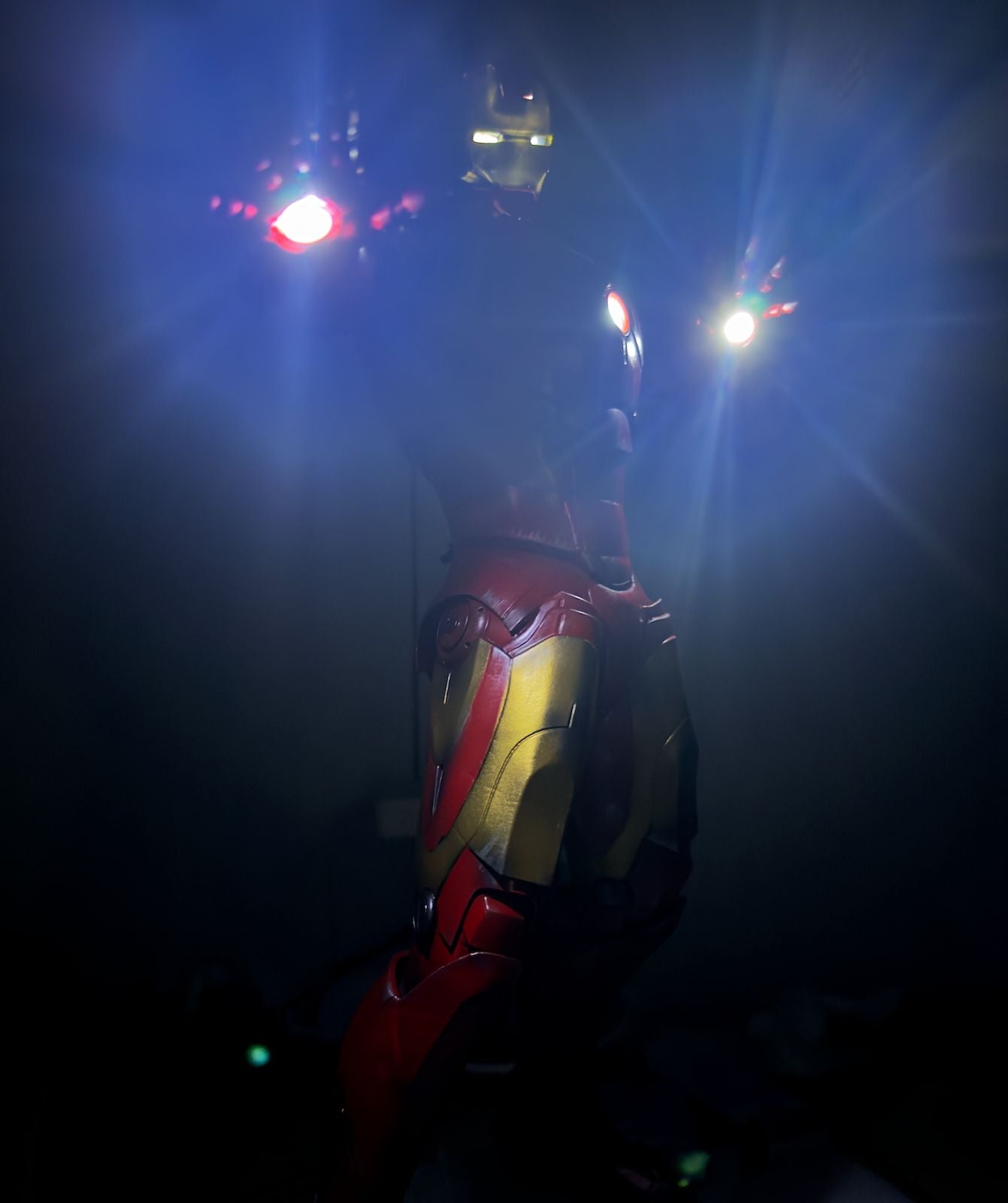 Iron Man Statua da collezione - Marvel Avengers Figure esclusiva - Real Cinematic Color con multi LED - scala 1:4