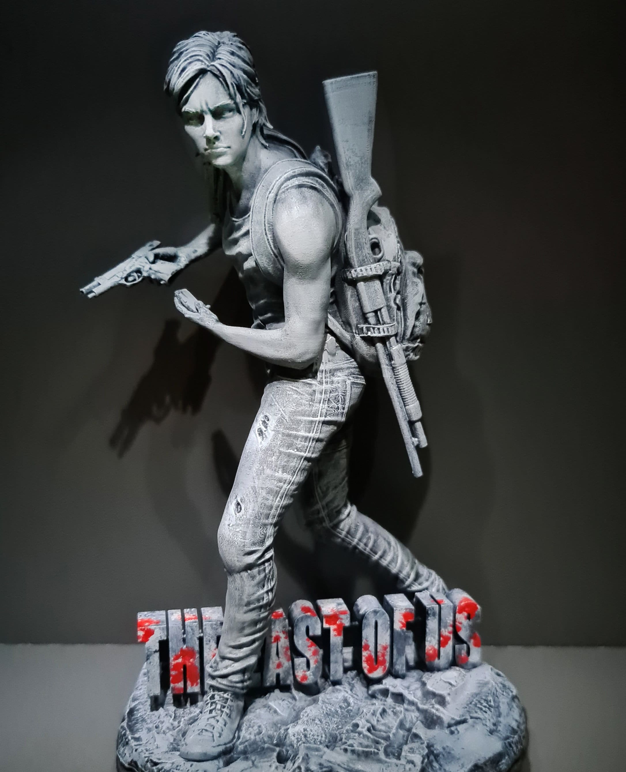 Ellie Williams Statua da collezione - The Last of Us Figure con torcia LED - scala 1:8