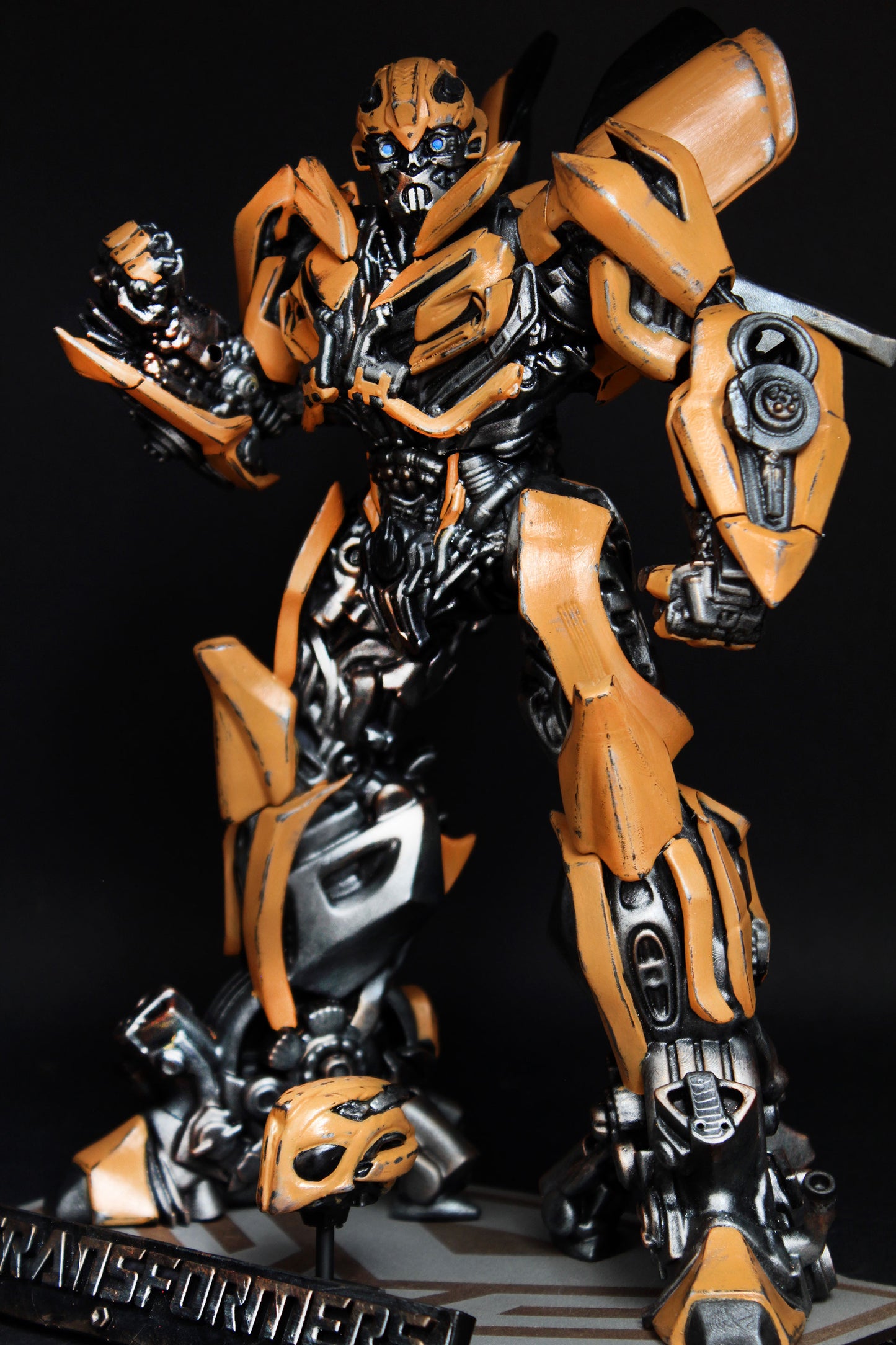 Bumblebee Figure, Transformers Statua da collezione, Magnifica Action Figure di Bumblebee Metal Effect qualità 12K incisione Made in Italy