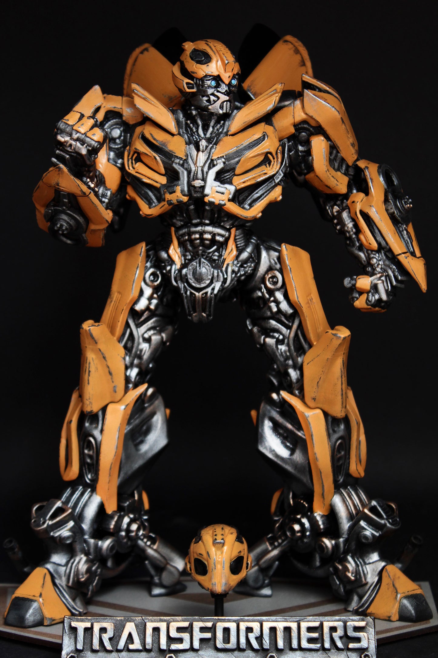 Bumblebee Figure, Transformers Statua da collezione, Magnifica Action Figure di Bumblebee Metal Effect qualità 12K incisione Made in Italy