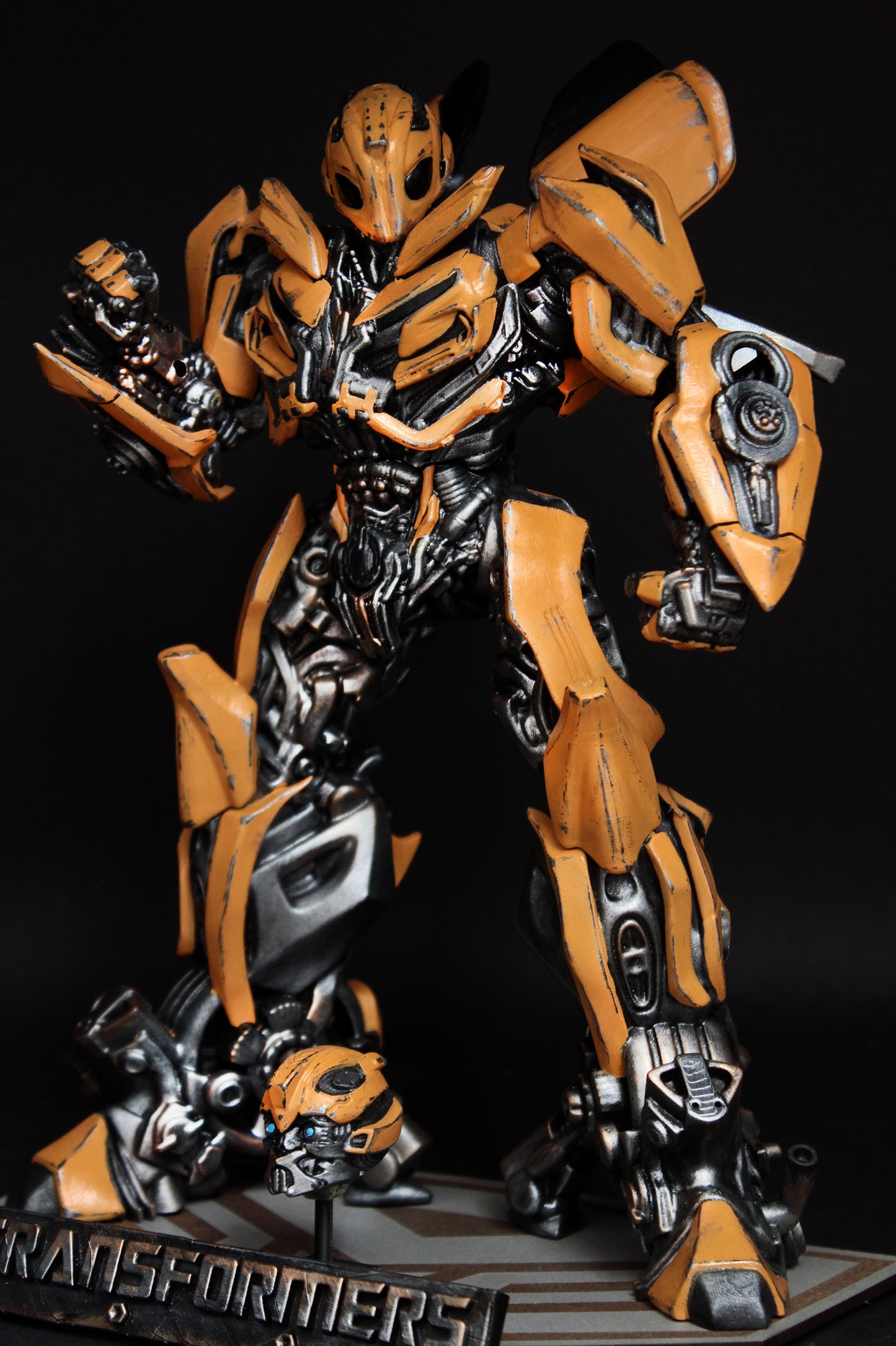 Bumblebee Figure, Transformers Statua da collezione, Magnifica Action Figure di Bumblebee Metal Effect qualità 12K incisione Made in Italy