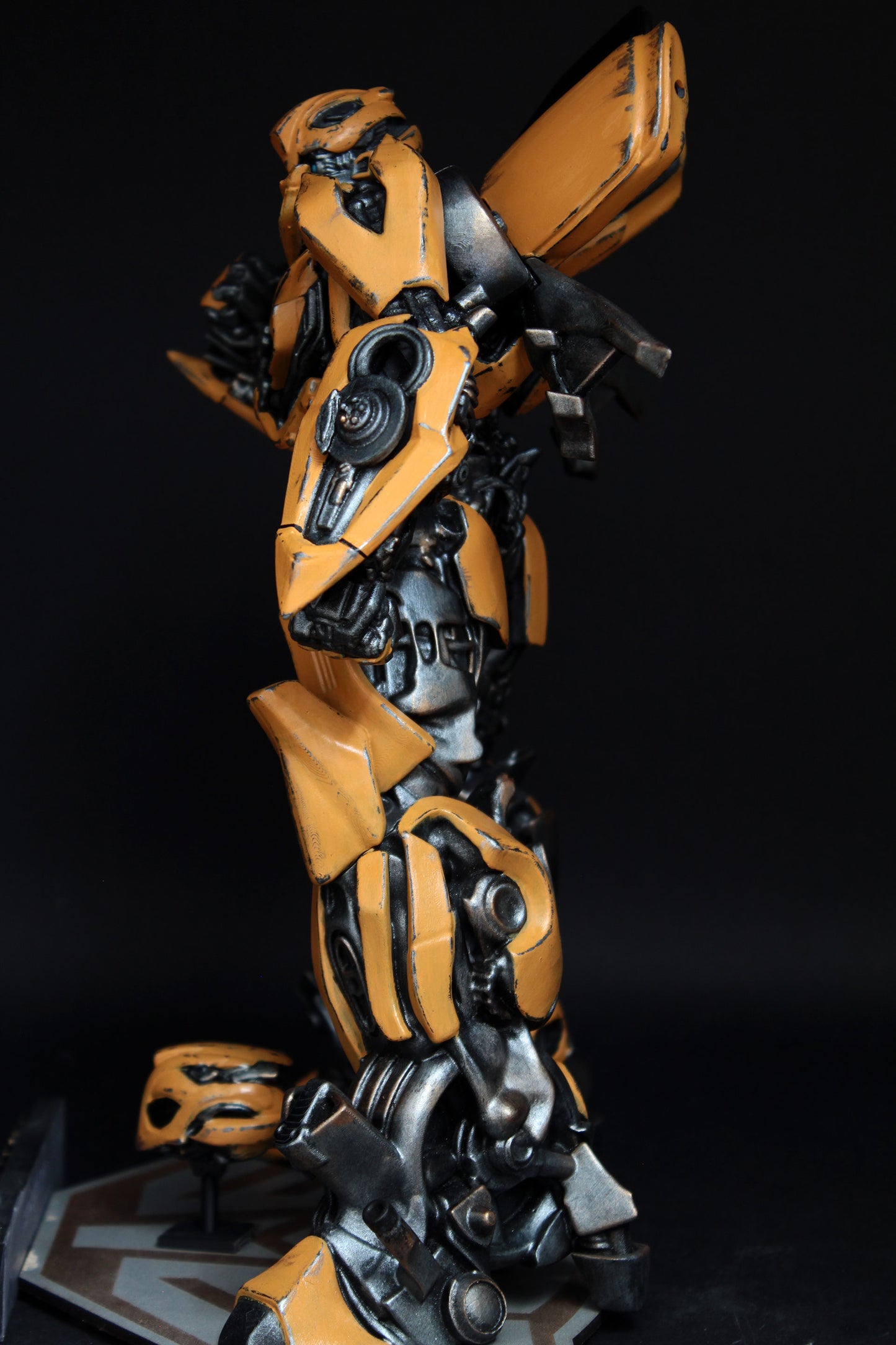 Bumblebee Figure, Transformers Statua da collezione, Magnifica Action Figure di Bumblebee Metal Effect qualità 12K incisione Made in Italy