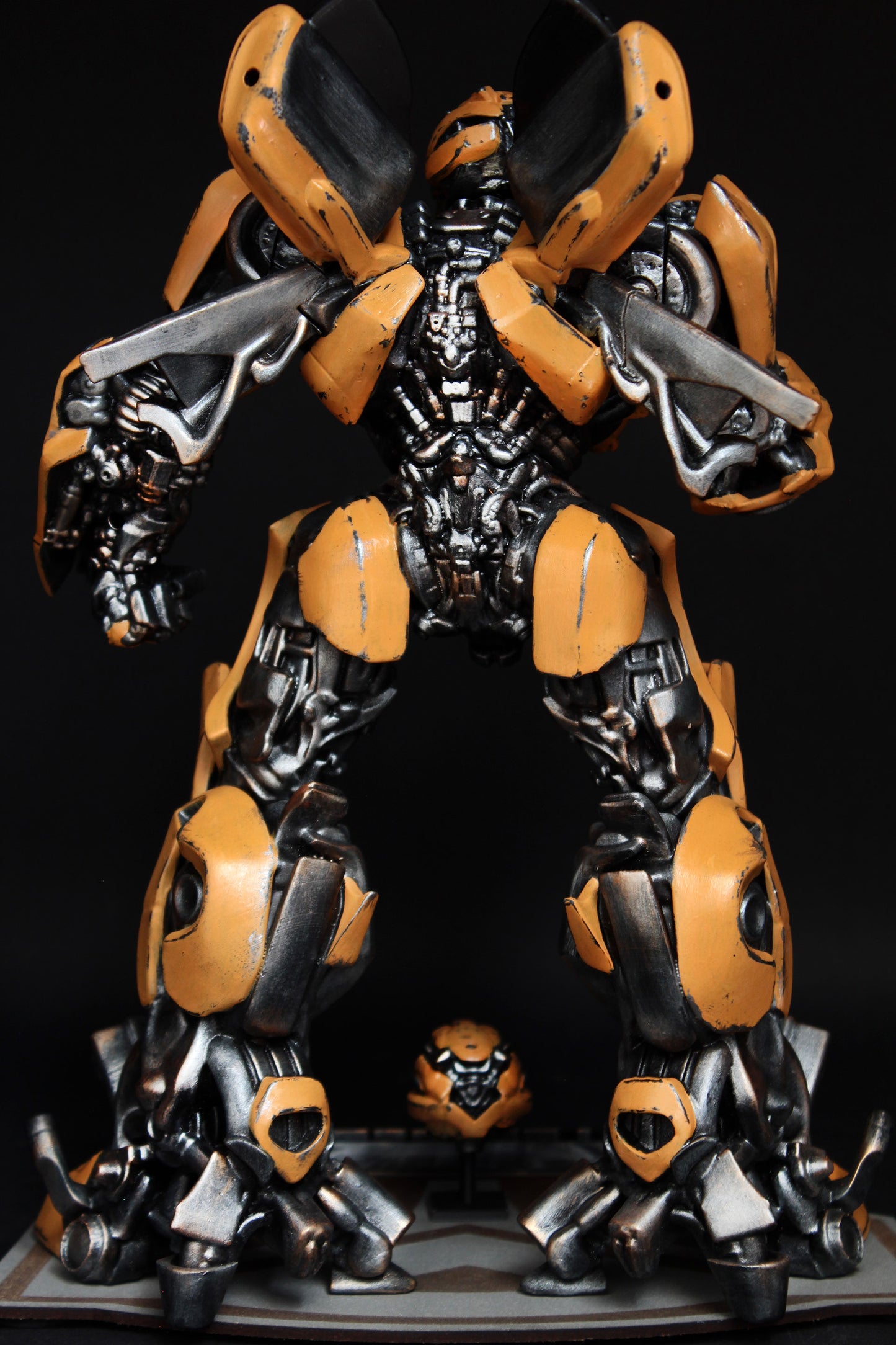 Bumblebee Figure, Transformers Statua da collezione, Magnifica Action Figure di Bumblebee Metal Effect qualità 12K incisione Made in Italy