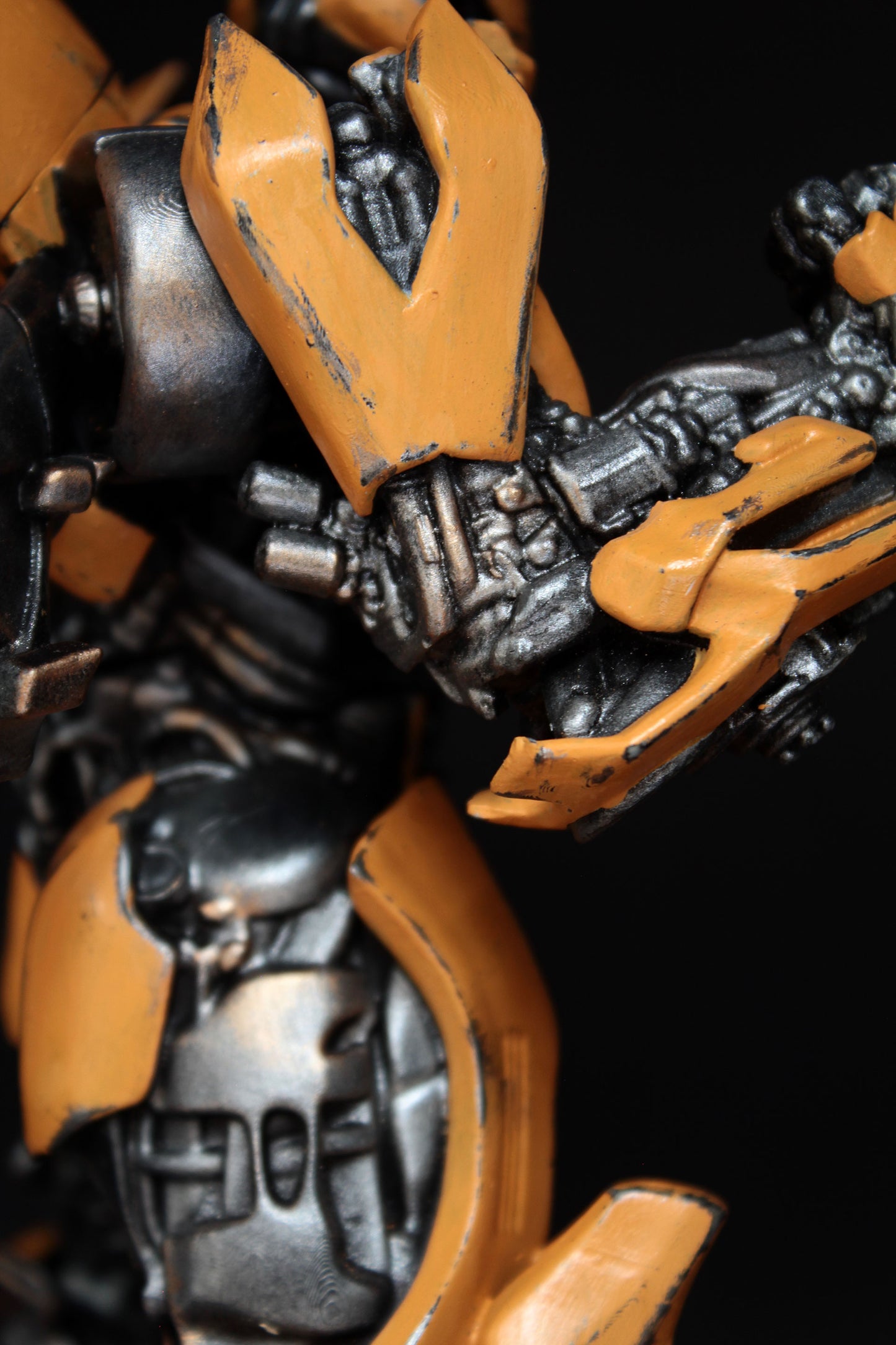 Bumblebee Figure, Transformers Statua da collezione, Magnifica Action Figure di Bumblebee Metal Effect qualità 12K incisione Made in Italy