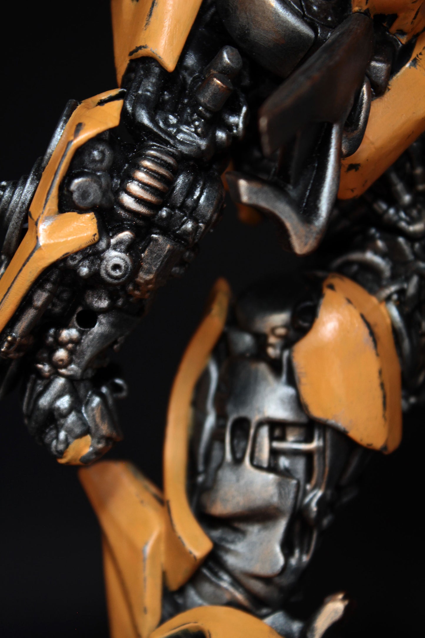 Bumblebee Figure, Transformers Statua da collezione, Magnifica Action Figure di Bumblebee Metal Effect qualità 12K incisione Made in Italy