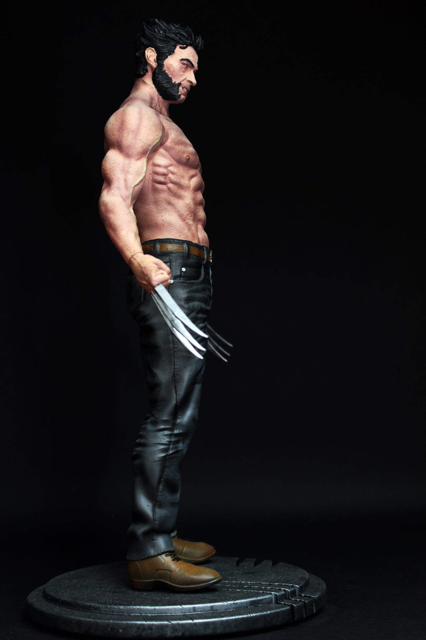 Wolverine Figure, Statua di Logan, Esclusiva Figure di Hugh Jackman, statua da collezione X - Men, Cinematic Effect qualità 12K Made In Italy