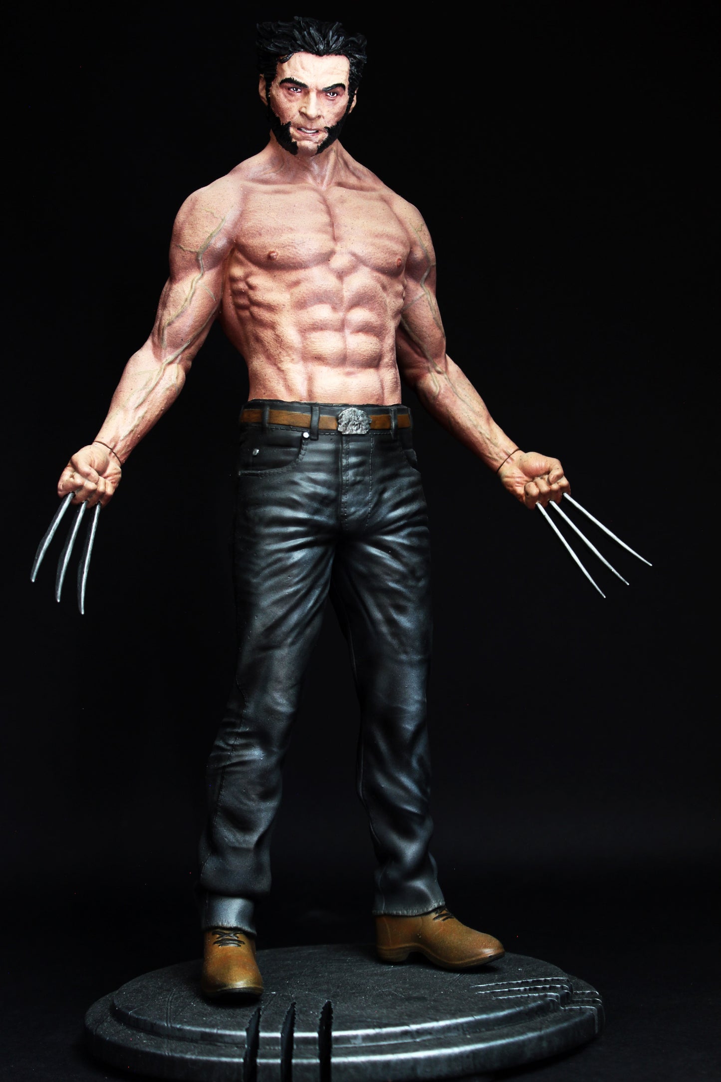 Wolverine Figure, Statua di Logan, Esclusiva Figure di Hugh Jackman, statua da collezione X - Men, Cinematic Effect qualità 12K Made In Italy