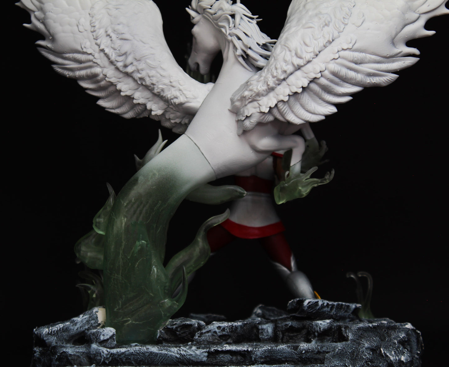 Saint Seiya Diorama Pegasus - Knight of Zodiac Action Figure - Statua di Pegasus con cavallo pezzo esclusivo con Multi LED scena notturna