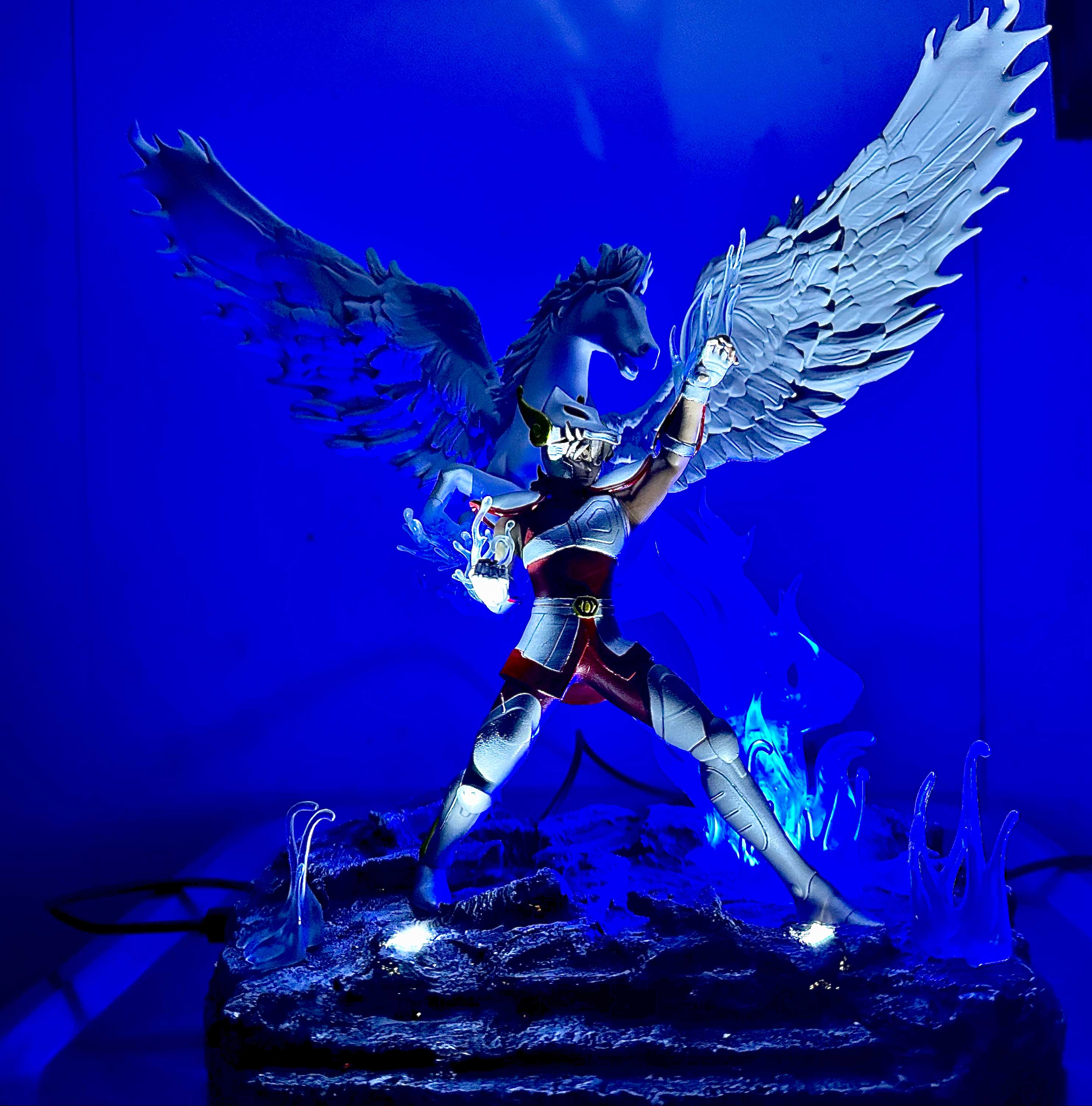 Saint Seiya Diorama da collezione - Pegasus Figure esclusiva con multi LED - scala 1:6