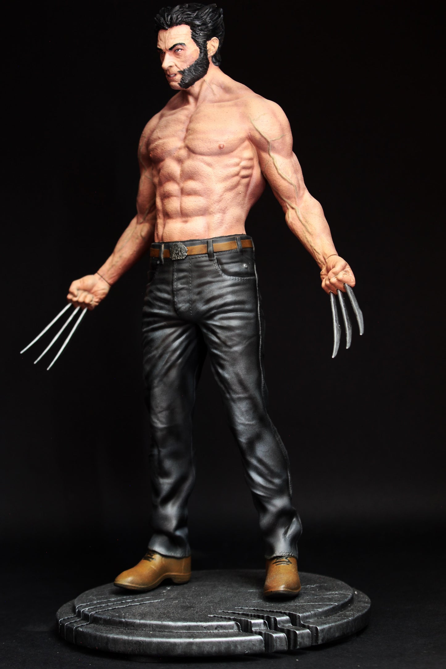 Wolverine Figure, Statua di Logan, Esclusiva Figure di Hugh Jackman, statua da collezione X - Men, Cinematic Effect qualità 12K Made In Italy