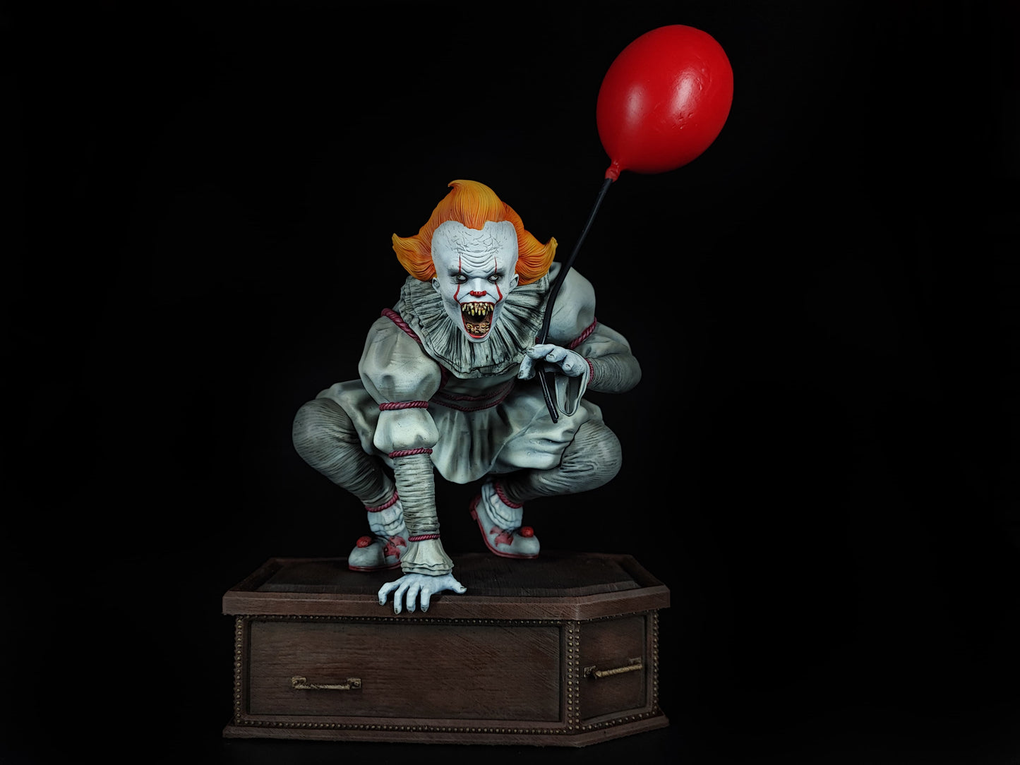 Action Figure Pennywise, Statua Pennywise da 32 cm, Pennywise statua da collezione, dettagli incredibili, Action Figure esclusiva Made in Italy