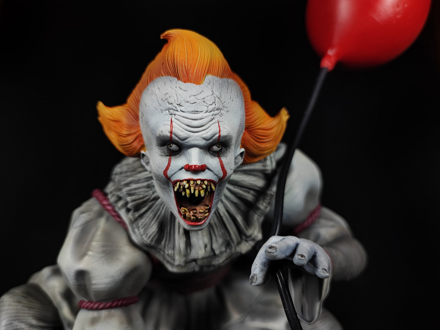 Action Figure Pennywise, Statua Pennywise da 32 cm, Pennywise statua da collezione, dettagli incredibili, Action Figure esclusiva Made in Italy