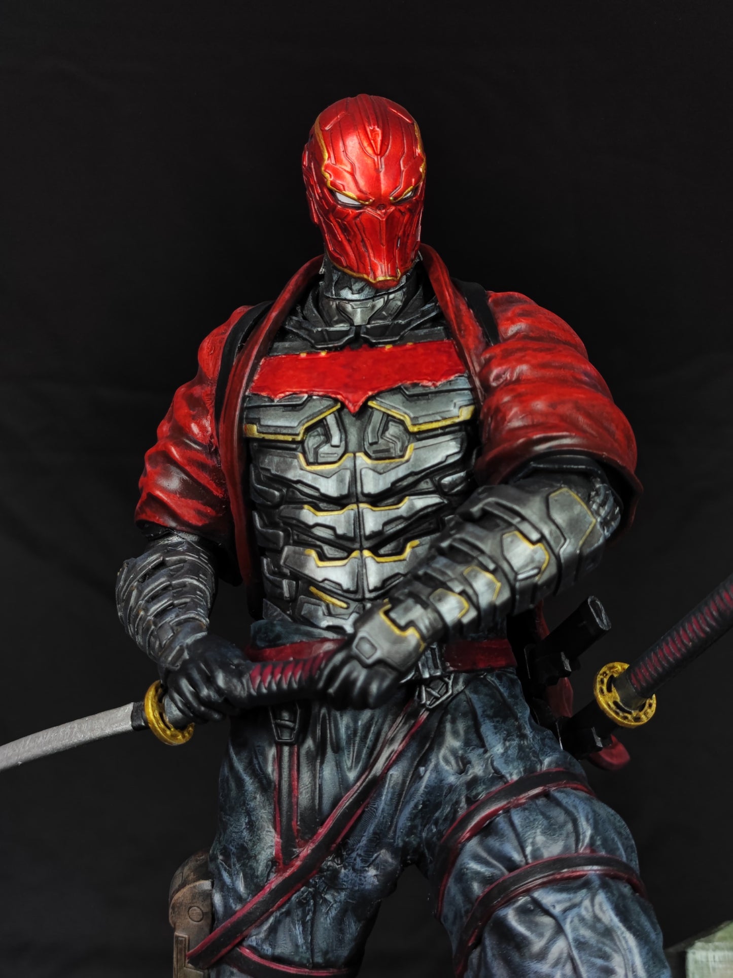 Action Figure Red Hood, Statua Red Hood da 32 cm, Red Hood statua da collezione, dettagli incredibili, Action Figure esclusiva Made in Italy