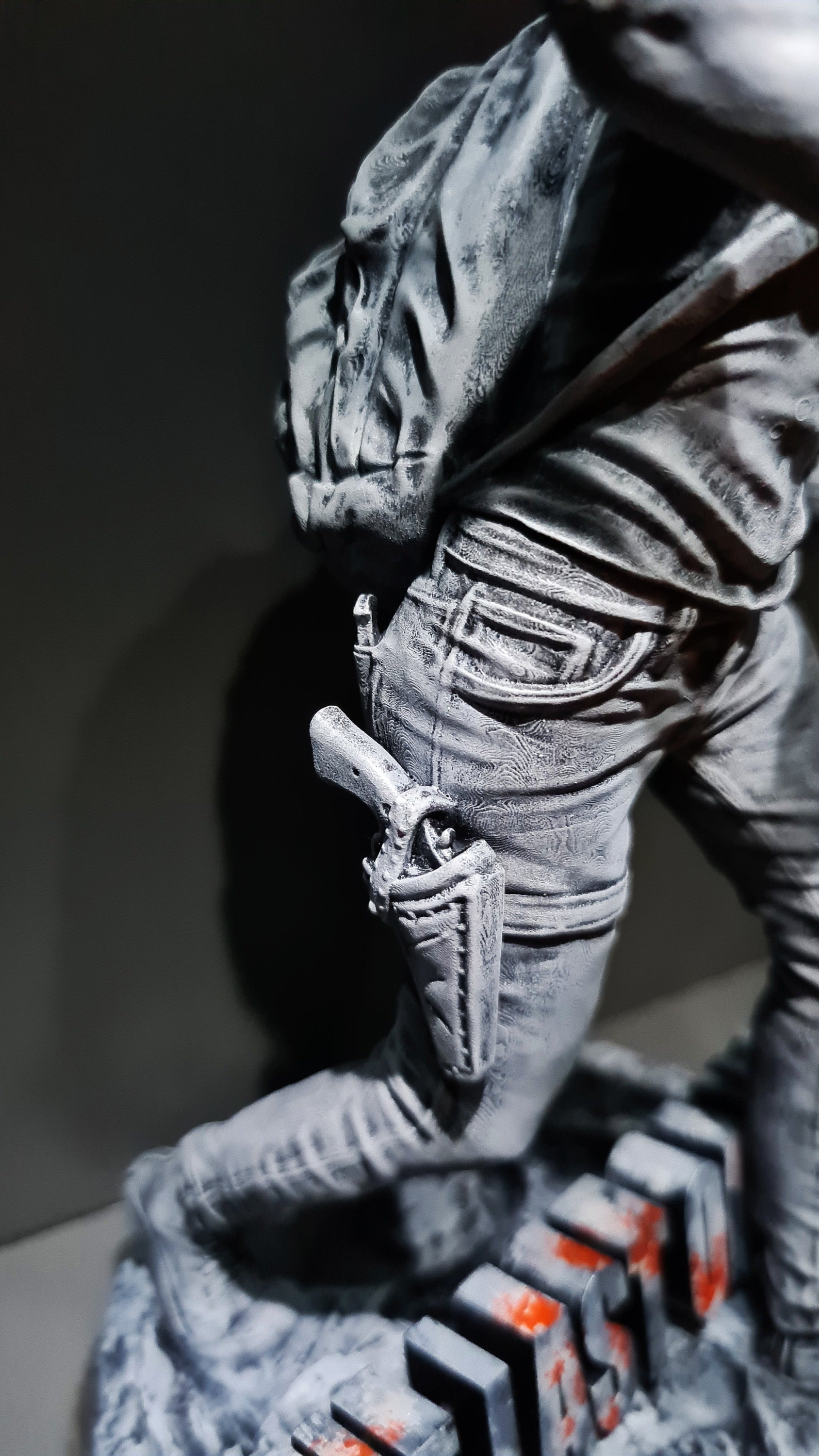 Ellie Williams Statua da collezione - The Last of Us Figure con torcia LED - scala 1:8