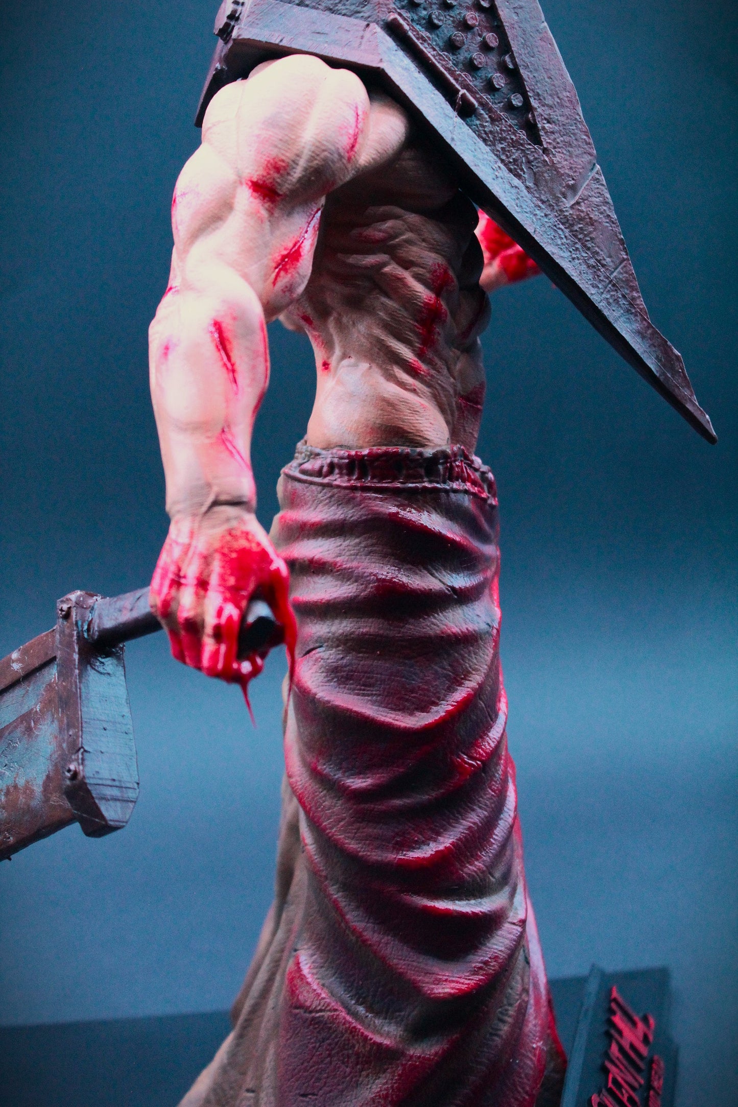 Pyramid Head Figure, Silent Hill Horror Statue, spettacolare di 44 cm, con base esclusiva incisa