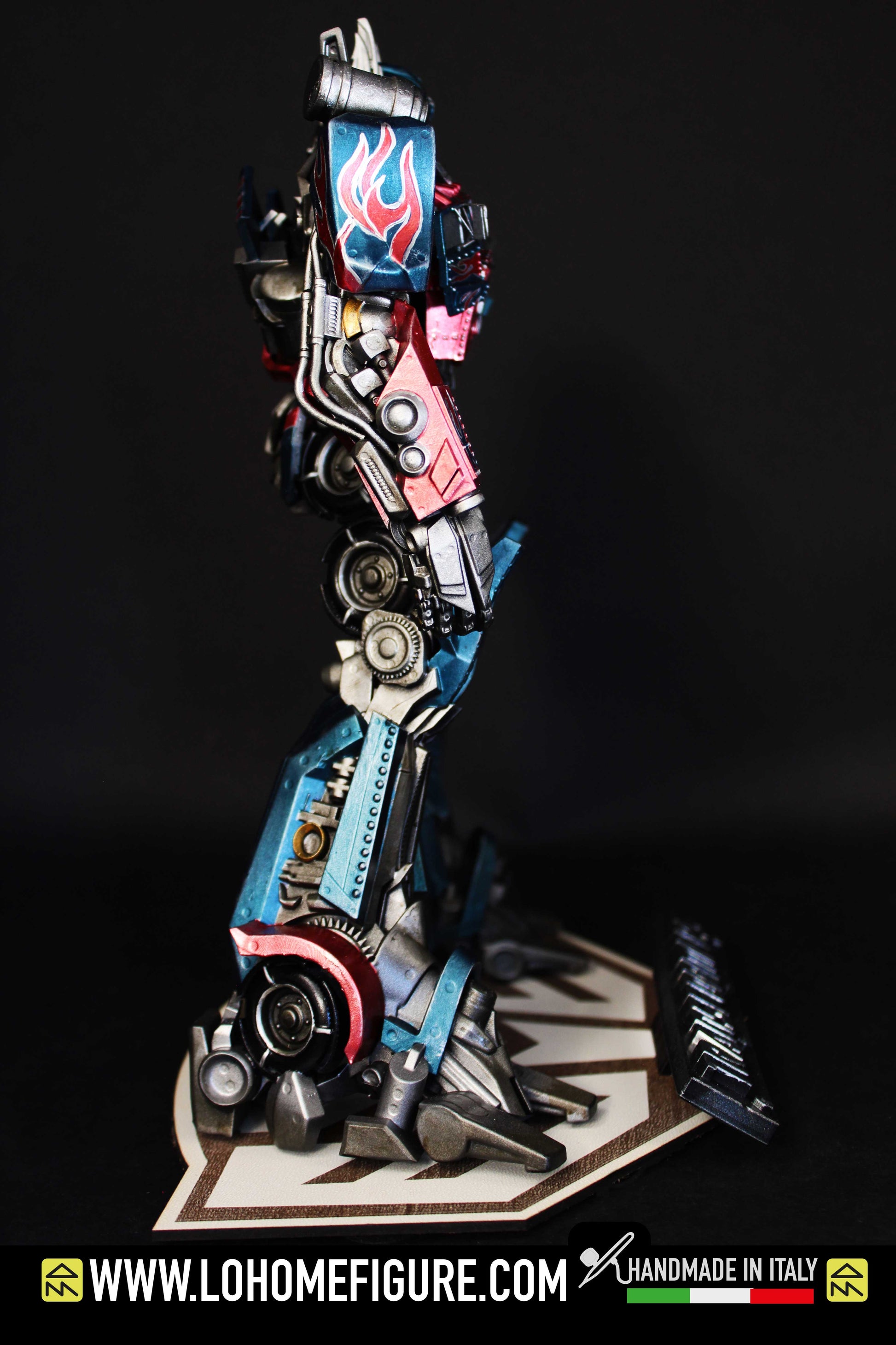 Optimus Prime Transformer Statue