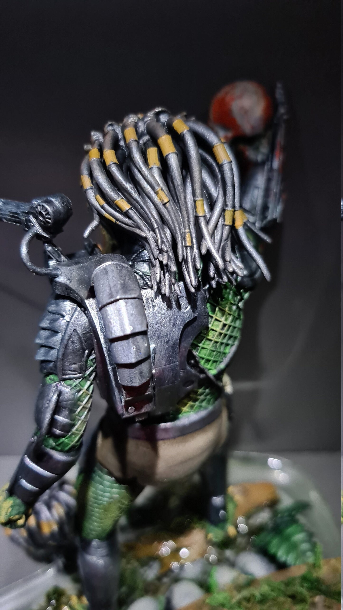 Predator Jungle Hunter Action Spectacular 23cm Exclusive Collectible Figure with Interchangeable Head and Lasers, Alien Diorama Statue