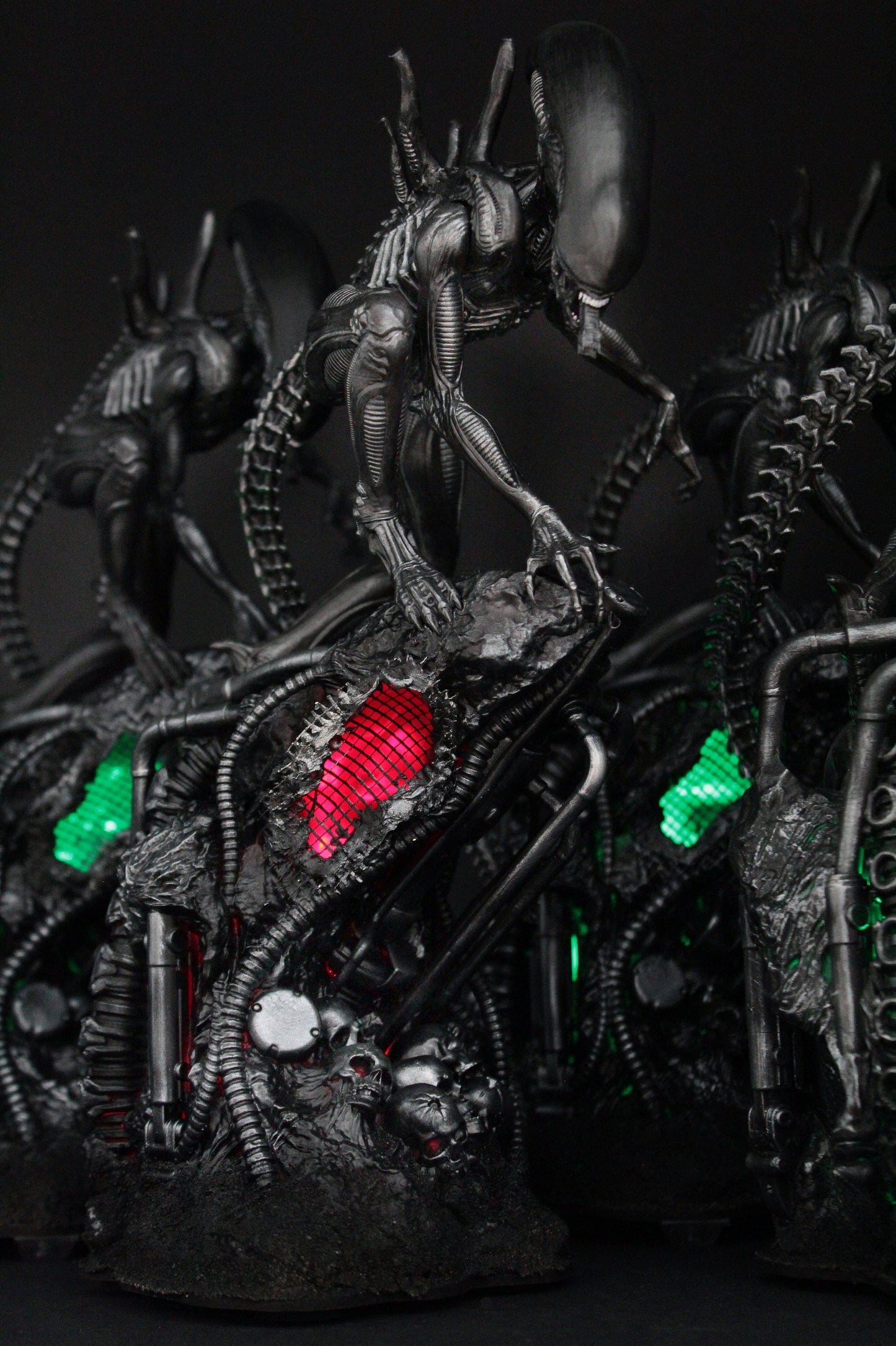 Action Figure Alien Xenomorph - Statua da 35 cm con LED, Alien diorama da collezione, dettagli incredibili, action figure esclusiva Made in Italy