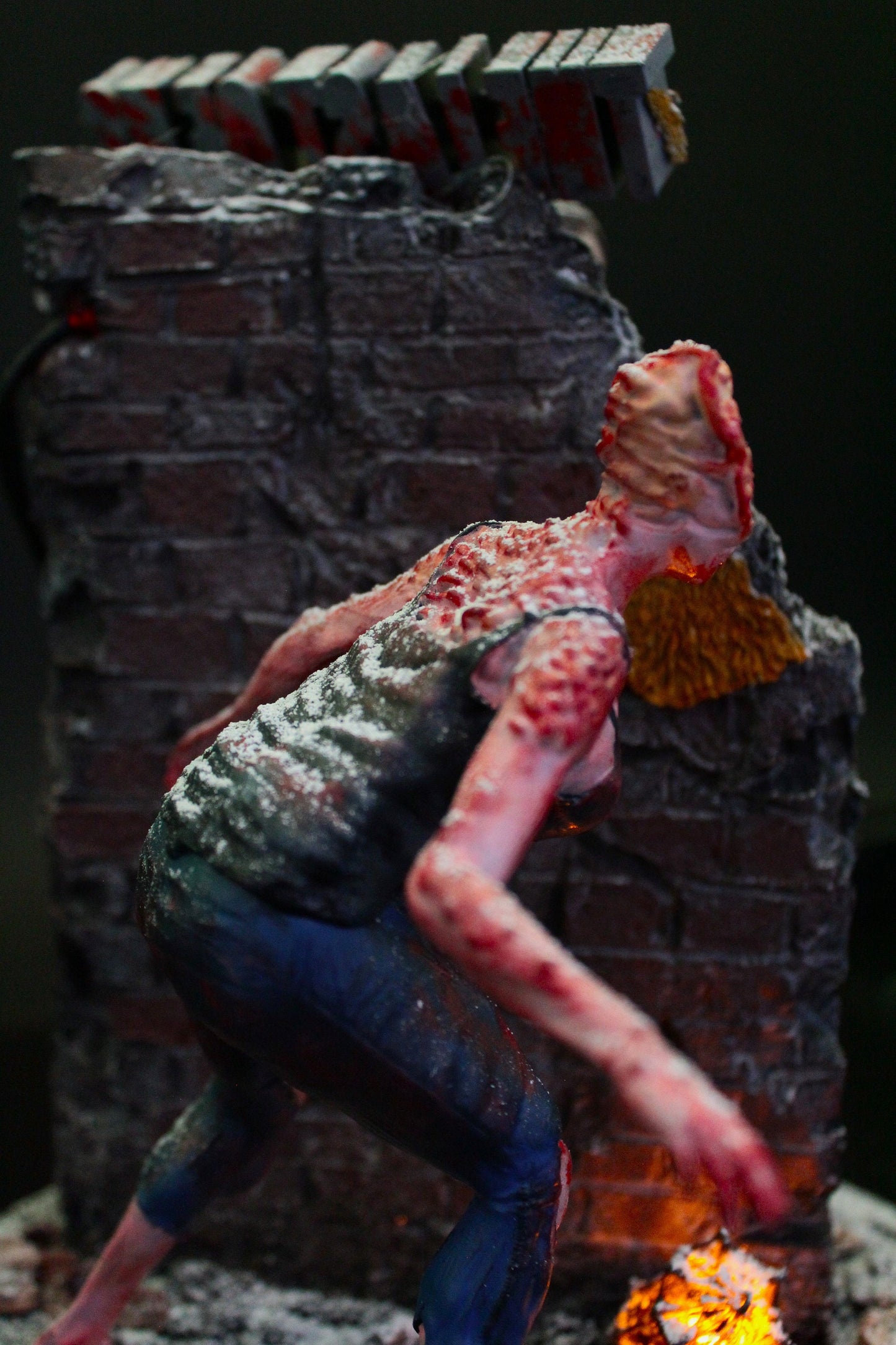 The last of us Diorama, Ellie Figure con Clicker in attacco, diorama da collezione, statua esclusiva con veri LED e Neon