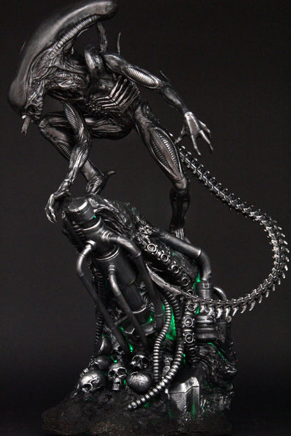 Alien Xenomorph Action Figure - 35 cm statue with LED, Alien diorama collectible, incredible details, exclusive action figure Made in Italy