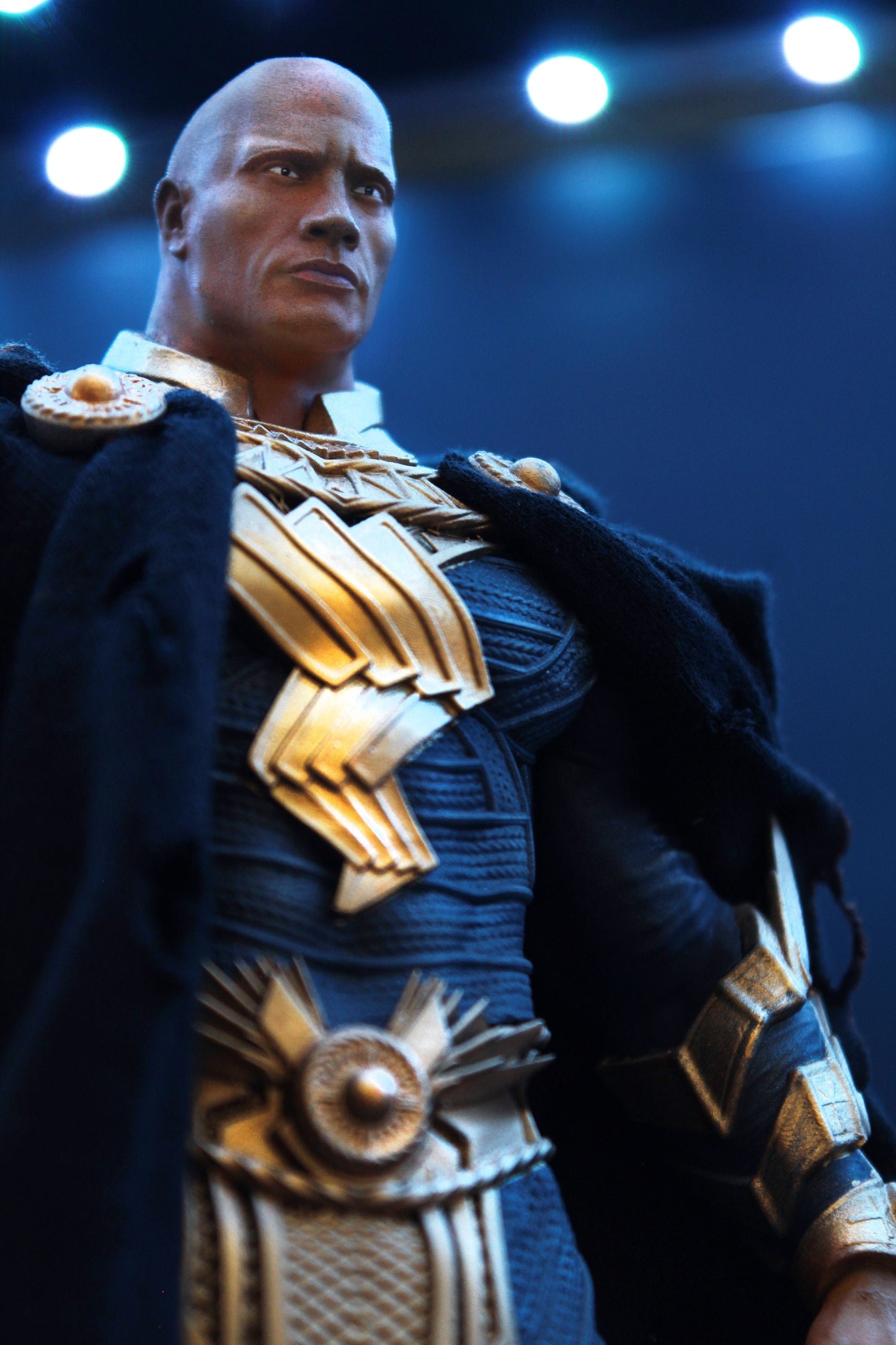 Statua di Black Adam, statua di Dwayne Johnson, Action Figure DC Comics con mantello in vera stoffa, 31 cm incredibile Real 12k Made in Italy