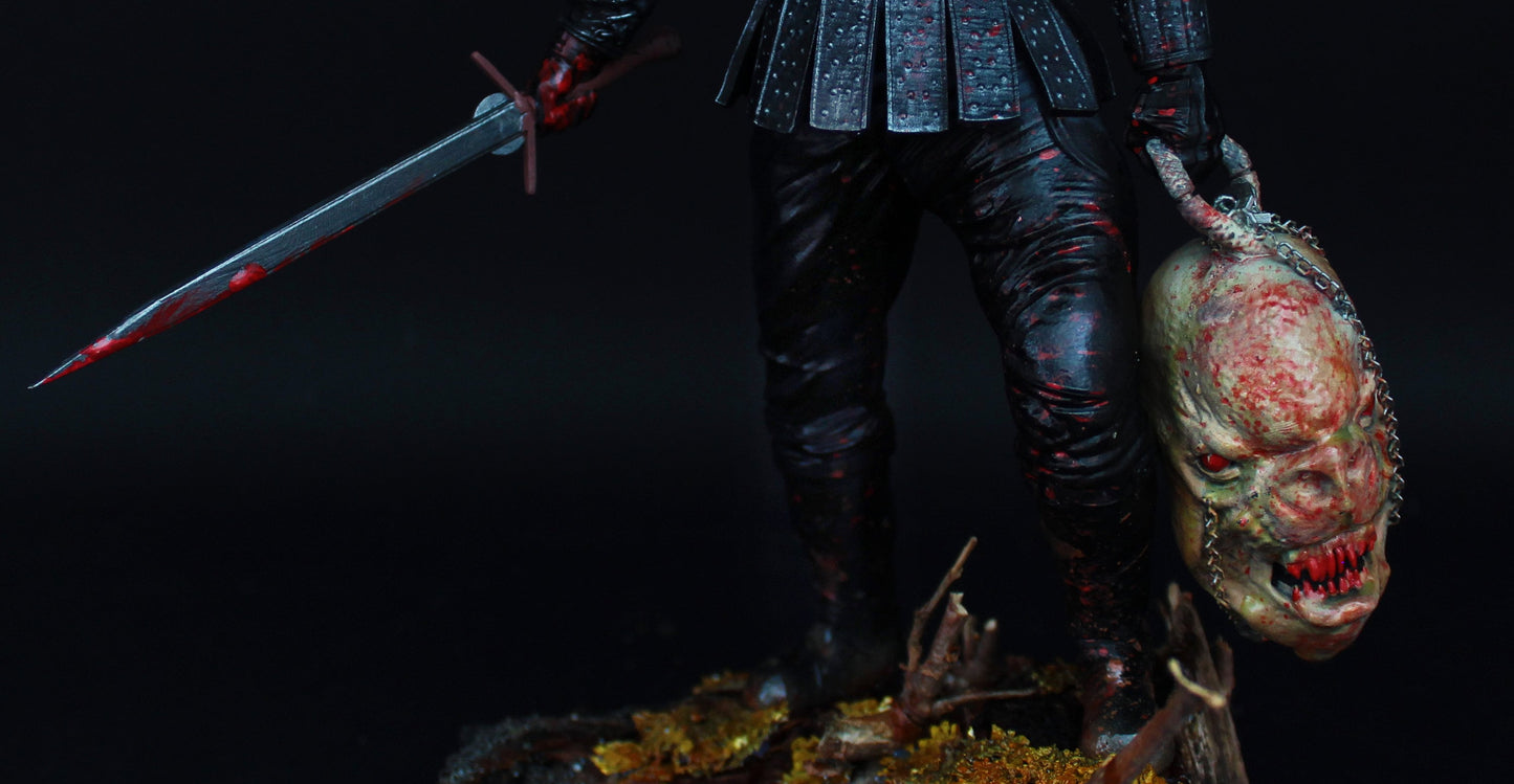 Figura The Witcher, statua di Geralt di Rivia, Action Figure Henry cavill serie TV The Witcher Netflix, con base reale, 27 cm, Made in Italy