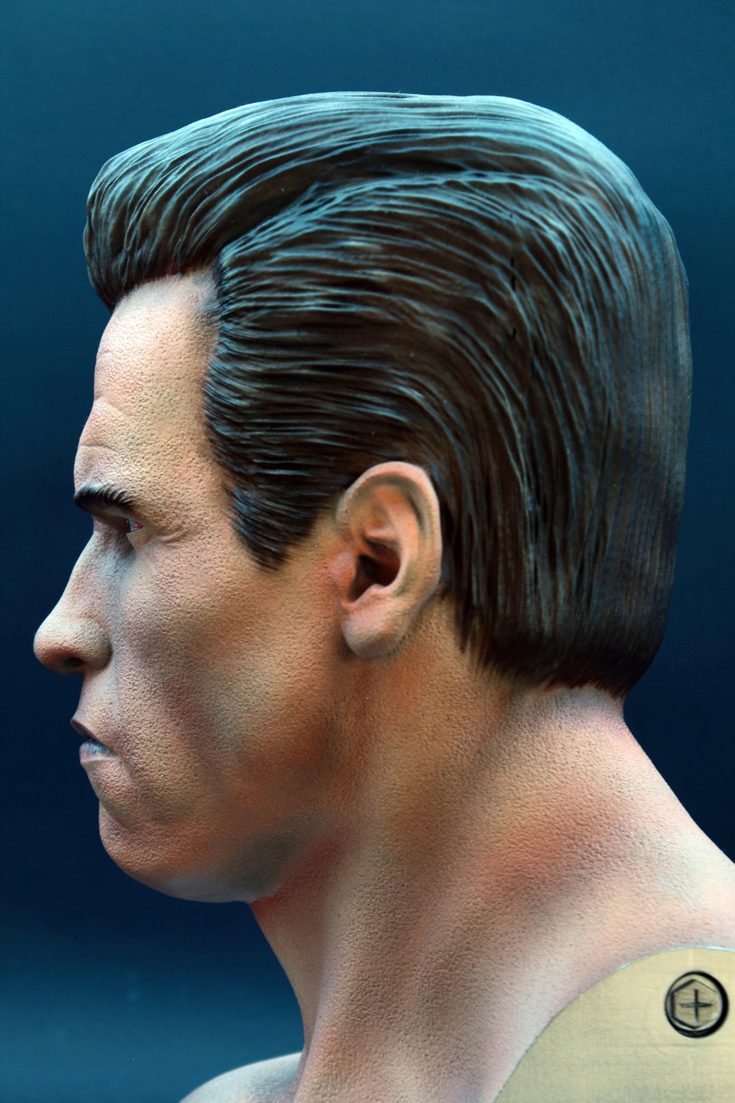 Terminator Statue, T-800 Bust, Arnold Schwarzenegger Action Figure, Maximum Realism with Integrated LEDs, 32cm 8k Endoskeleton