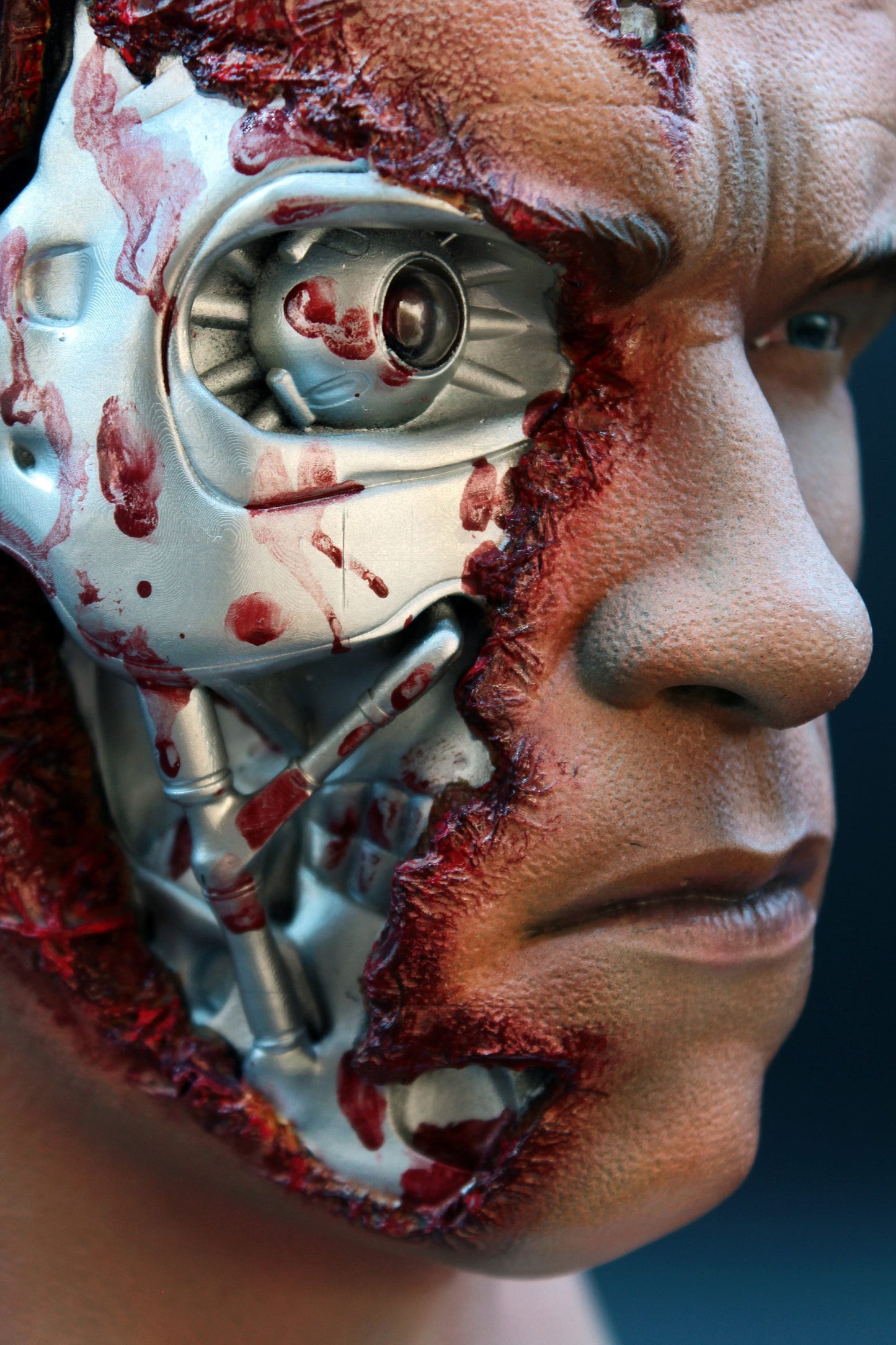 Terminator Statue, T-800 Bust, Arnold Schwarzenegger Action Figure, Maximum Realism with Integrated LEDs, 32cm 8k Endoskeleton