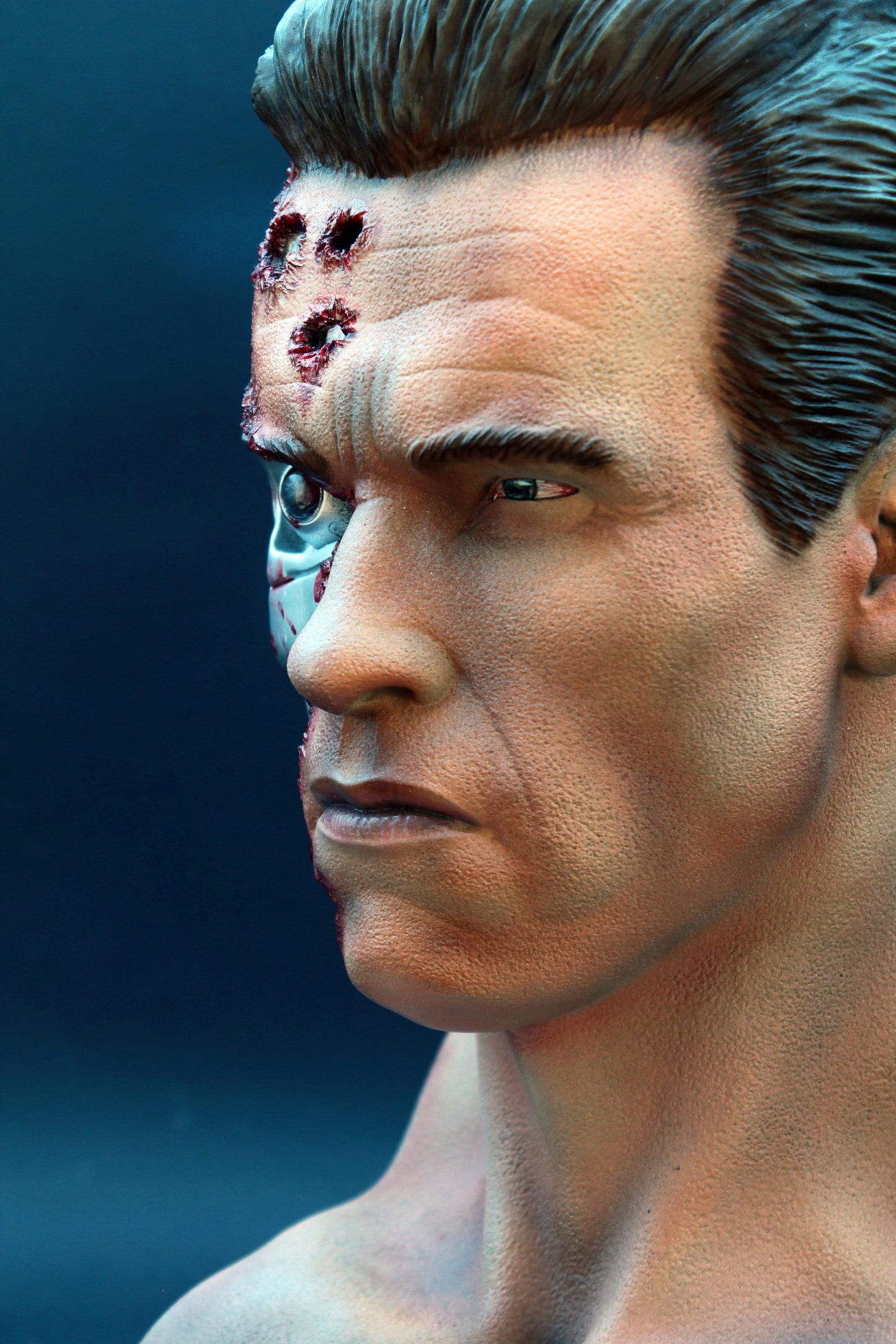 Terminator Statue, T-800 Bust, Arnold Schwarzenegger Action Figure, Maximum Realism with Integrated LEDs, 32cm 8k Endoskeleton